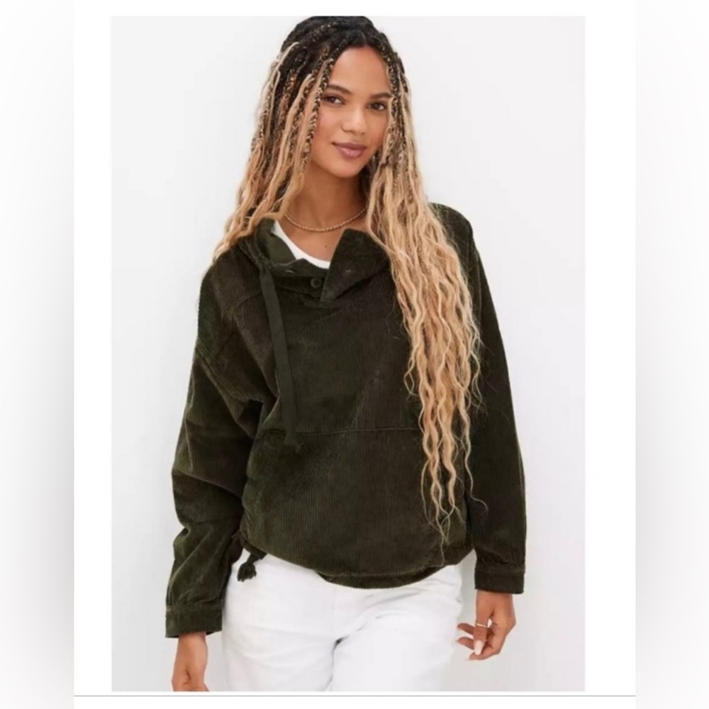 American Eagle forest green wide corduroy popover hoodie w/front pocket. Sz Med